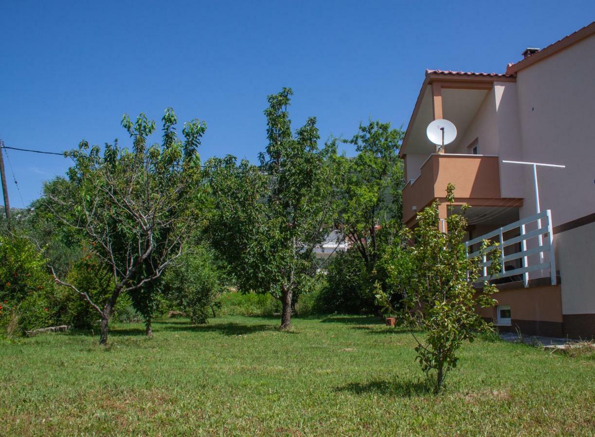 Nadalina Apartment Kaštel Stari Exterior foto